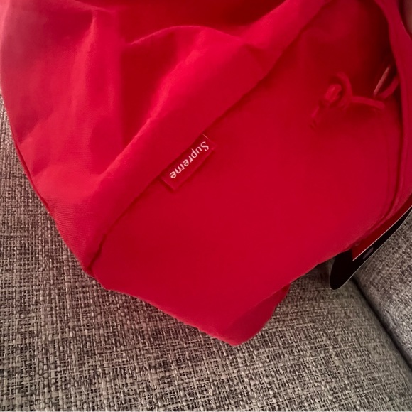 ❌SOLD❌NWT Supreme Mini Red Duffle Bag - Picture 4 of 7